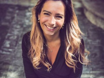 Si vous lisez ce post c’est que cela vous intéresse un petit peu… alors voilà pour les nouveaux: 

Je m’appelle Maëlle, j’ai 37 ans et j’ai créé mon agence...