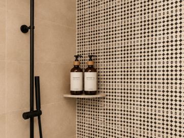 ✨ Avant / Après ✨

Cette salle de bain a été entièrement repensée pour offrir un espace à la fois chaleureux, fonctionnel et intemporel.
Le choix des...